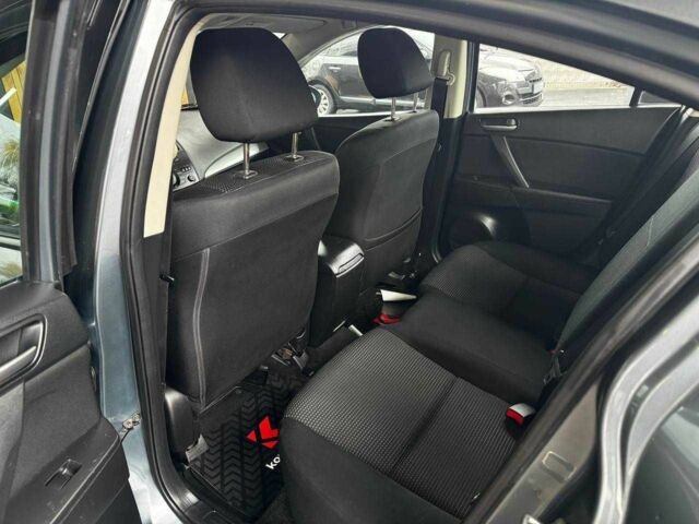 Сірий Мазда 3, об'ємом двигуна 2 л та пробігом 141 тис. км за 7599 $, фото 9 на Automoto.ua