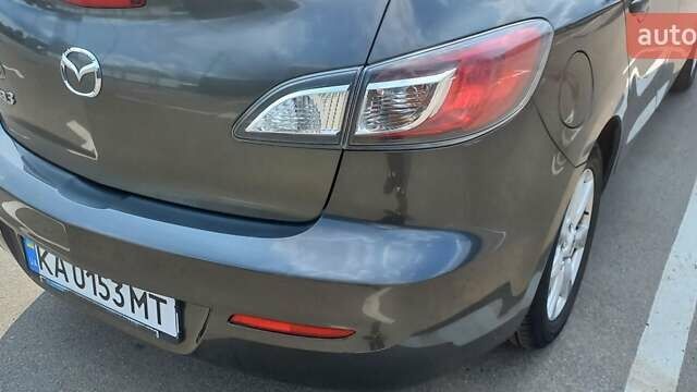 Сірий Мазда 3, об'ємом двигуна 1.6 л та пробігом 135 тис. км за 8300 $, фото 3 на Automoto.ua