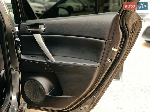 Серый Мазда 3, объемом двигателя 2 л и пробегом 254 тыс. км за 7990 $, фото 16 на Automoto.ua