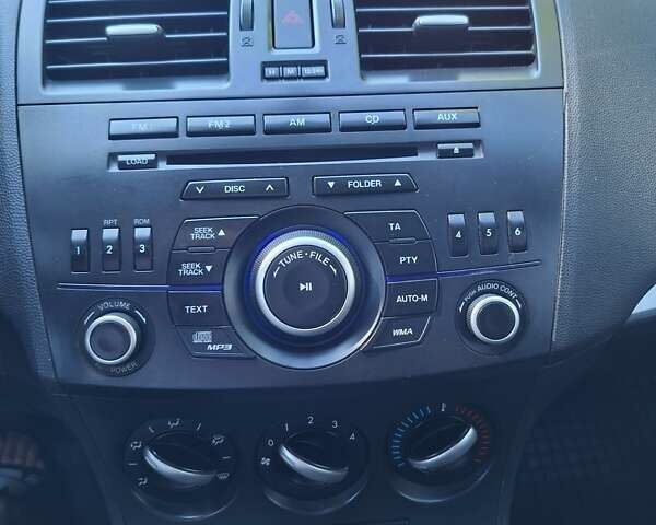 Сірий Мазда 3, об'ємом двигуна 1.6 л та пробігом 160 тис. км за 7700 $, фото 13 на Automoto.ua