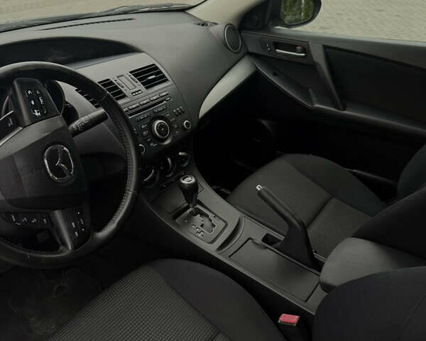 Серый Мазда 3, объемом двигателя 2 л и пробегом 201 тыс. км за 7000 $, фото 34 на Automoto.ua