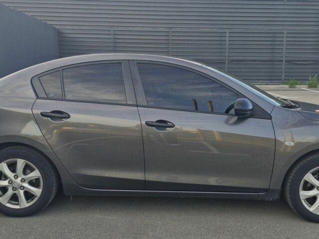 Сірий Мазда 3, об'ємом двигуна 1.6 л та пробігом 130 тис. км за 7900 $, фото 4 на Automoto.ua