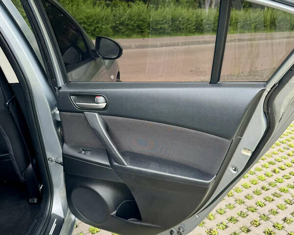 Серый Мазда 3, объемом двигателя 2 л и пробегом 90 тыс. км за 8300 $, фото 16 на Automoto.ua