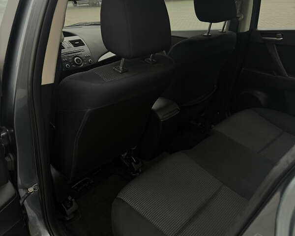 Серый Мазда 3, объемом двигателя 2 л и пробегом 201 тыс. км за 7000 $, фото 27 на Automoto.ua