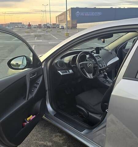 Сірий Мазда 3, об'ємом двигуна 1.6 л та пробігом 119 тис. км за 9000 $, фото 18 на Automoto.ua