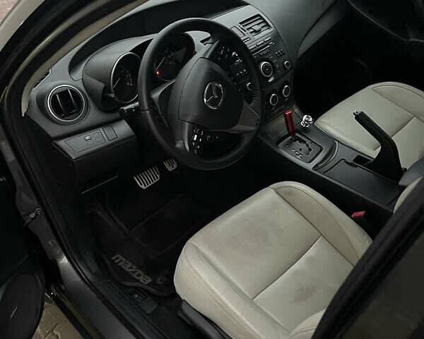 Серый Мазда 3, объемом двигателя 2 л и пробегом 250 тыс. км за 6400 $, фото 5 на Automoto.ua