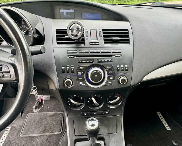 Серый Мазда 3, объемом двигателя 2 л и пробегом 90 тыс. км за 8300 $, фото 30 на Automoto.ua