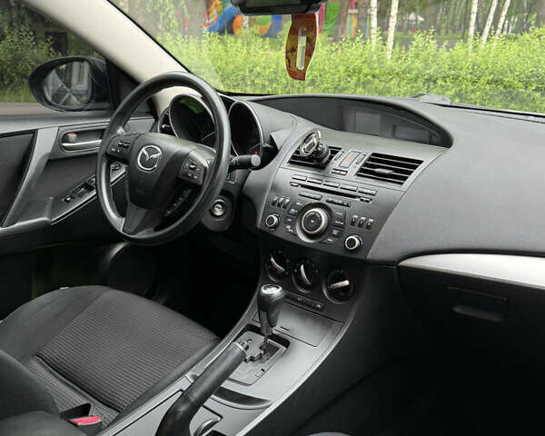 Серый Мазда 3, объемом двигателя 2 л и пробегом 90 тыс. км за 8300 $, фото 31 на Automoto.ua