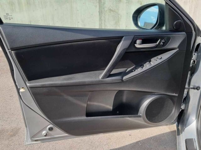 Сірий Мазда 3, об'ємом двигуна 2 л та пробігом 190 тис. км за 7599 $, фото 12 на Automoto.ua