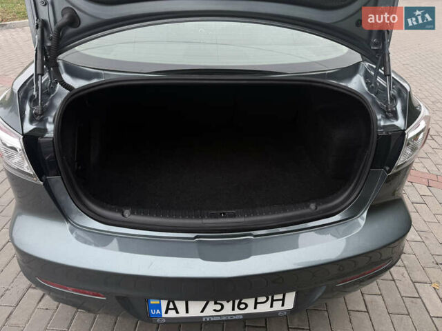 Серый Мазда 3, объемом двигателя 2 л и пробегом 201 тыс. км за 7000 $, фото 25 на Automoto.ua
