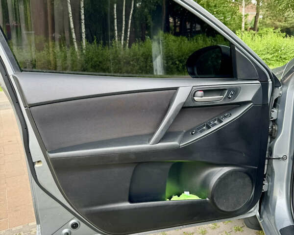 Серый Мазда 3, объемом двигателя 2 л и пробегом 90 тыс. км за 8300 $, фото 18 на Automoto.ua