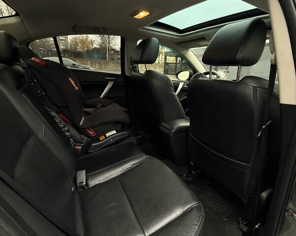 Сірий Мазда 3, об'ємом двигуна 2 л та пробігом 254 тис. км за 8000 $, фото 6 на Automoto.ua