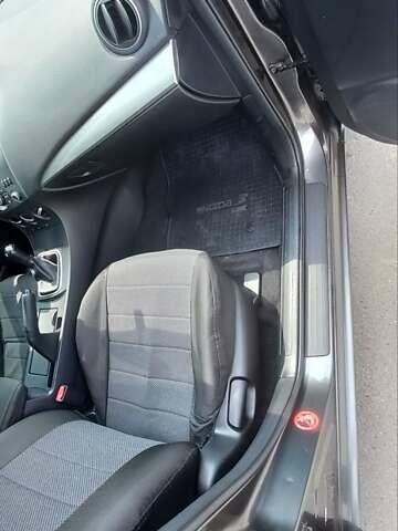 Сірий Мазда 3, об'ємом двигуна 1.6 л та пробігом 135 тис. км за 8300 $, фото 14 на Automoto.ua