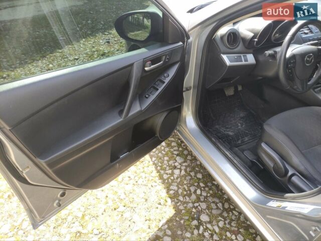 Сірий Мазда 3, об'ємом двигуна 2 л та пробігом 196 тис. км за 7800 $, фото 3 на Automoto.ua