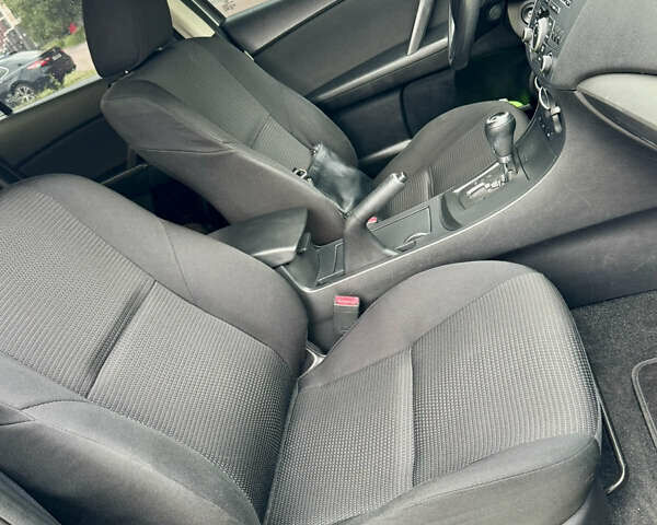 Серый Мазда 3, объемом двигателя 2 л и пробегом 90 тыс. км за 8300 $, фото 27 на Automoto.ua