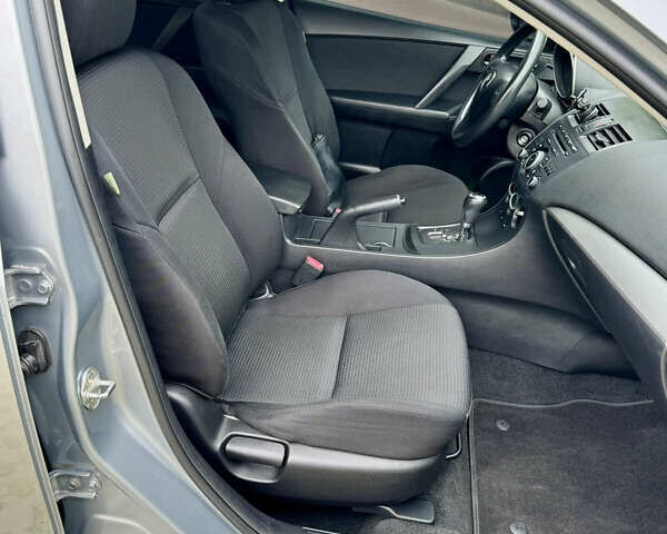 Серый Мазда 3, объемом двигателя 2 л и пробегом 90 тыс. км за 8300 $, фото 15 на Automoto.ua