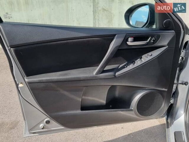 Серый Мазда 3, объемом двигателя 2 л и пробегом 190 тыс. км за 6999 $, фото 38 на Automoto.ua