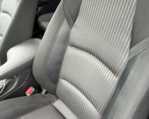 Серый Мазда 3, объемом двигателя 1.6 л и пробегом 126 тыс. км за 8900 $, фото 9 на Automoto.ua