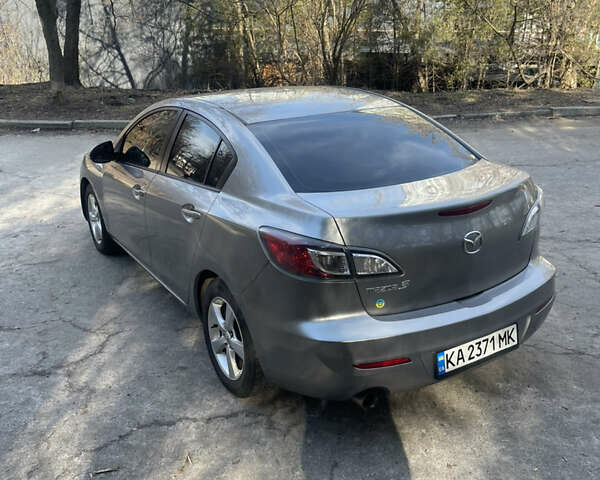 Серый Мазда 3, объемом двигателя 2 л и пробегом 170 тыс. км за 8700 $, фото 7 на Automoto.ua