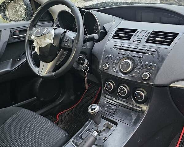 Сірий Мазда 3, об'ємом двигуна 1.6 л та пробігом 134 тис. км за 3800 $, фото 24 на Automoto.ua