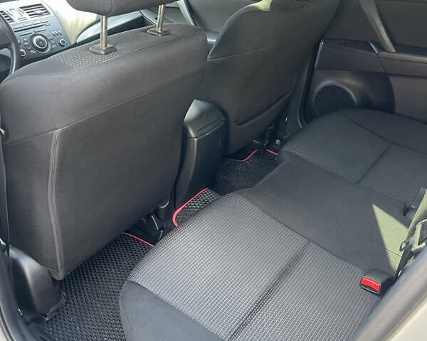 Серый Мазда 3, объемом двигателя 2 л и пробегом 170 тыс. км за 8700 $, фото 10 на Automoto.ua