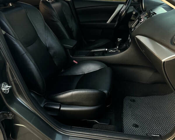Сірий Мазда 3, об'ємом двигуна 2 л та пробігом 247 тис. км за 9500 $, фото 13 на Automoto.ua