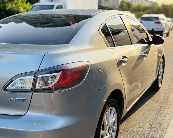 Серый Мазда 3, объемом двигателя 2 л и пробегом 106 тыс. км за 10500 $, фото 8 на Automoto.ua
