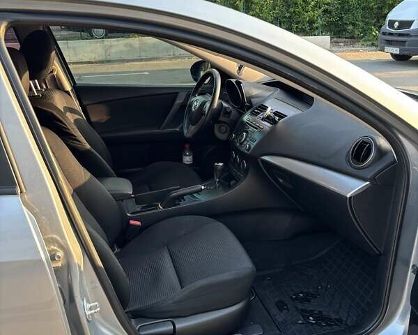 Серый Мазда 3, объемом двигателя 2 л и пробегом 106 тыс. км за 10500 $, фото 26 на Automoto.ua