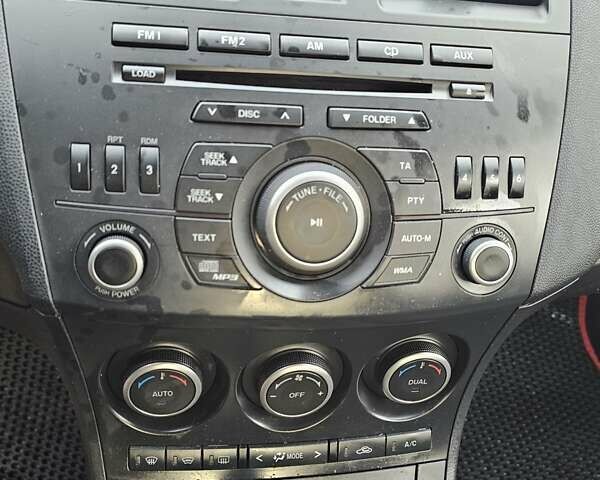 Сірий Мазда 3, об'ємом двигуна 1.6 л та пробігом 134 тис. км за 3800 $, фото 17 на Automoto.ua