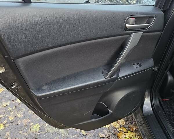 Сірий Мазда 3, об'ємом двигуна 1.6 л та пробігом 134 тис. км за 3800 $, фото 22 на Automoto.ua