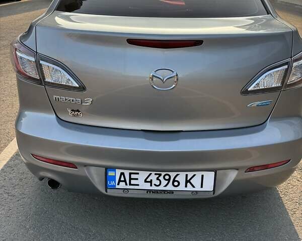 Серый Мазда 3, объемом двигателя 2 л и пробегом 106 тыс. км за 10500 $, фото 9 на Automoto.ua