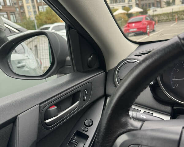 Мазда 3 2013 в Киеве на Automoto.ua Серый Мазда 3, объемом двигателя 2 л и пробегом 240 тыс. км за 9000 $, фото 16 на Automoto.ua