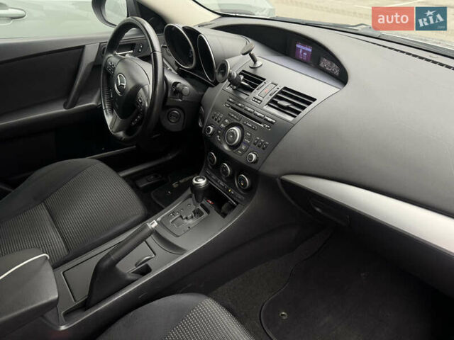 Мазда 3 2013 в Киеве на Automoto.ua Серый Мазда 3, объемом двигателя 2 л и пробегом 240 тыс. км за 9000 $, фото 15 на Automoto.ua