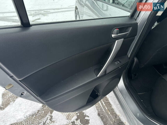 Серый Мазда 3, объемом двигателя 2 л и пробегом 111 тыс. км за 8800 $, фото 14 на Automoto.ua