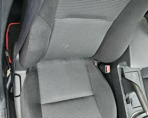 Сірий Мазда 3, об'ємом двигуна 1.6 л та пробігом 134 тис. км за 3800 $, фото 27 на Automoto.ua