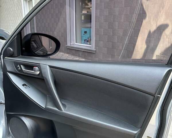 Серый Мазда 3, объемом двигателя 2 л и пробегом 106 тыс. км за 10500 $, фото 37 на Automoto.ua