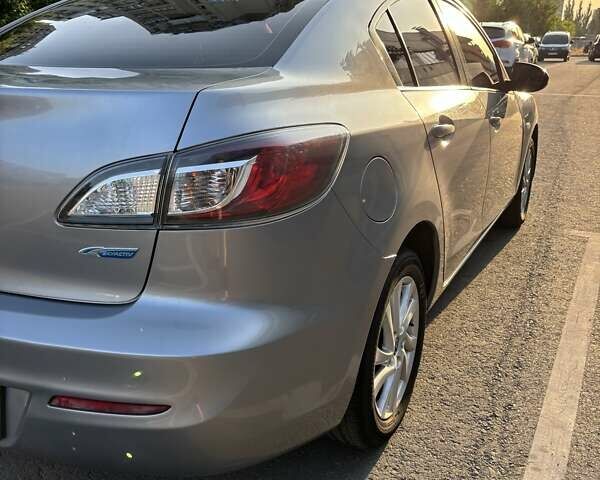 Серый Мазда 3, объемом двигателя 2 л и пробегом 106 тыс. км за 10500 $, фото 2 на Automoto.ua