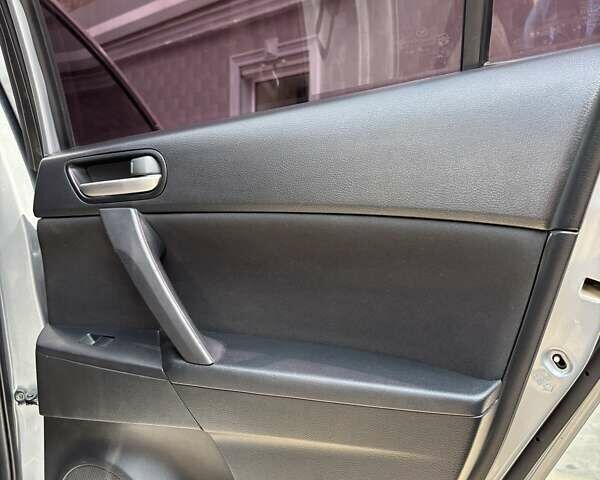 Серый Мазда 3, объемом двигателя 2 л и пробегом 106 тыс. км за 10500 $, фото 34 на Automoto.ua