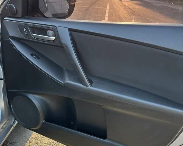 Серый Мазда 3, объемом двигателя 2 л и пробегом 106 тыс. км за 10500 $, фото 28 на Automoto.ua