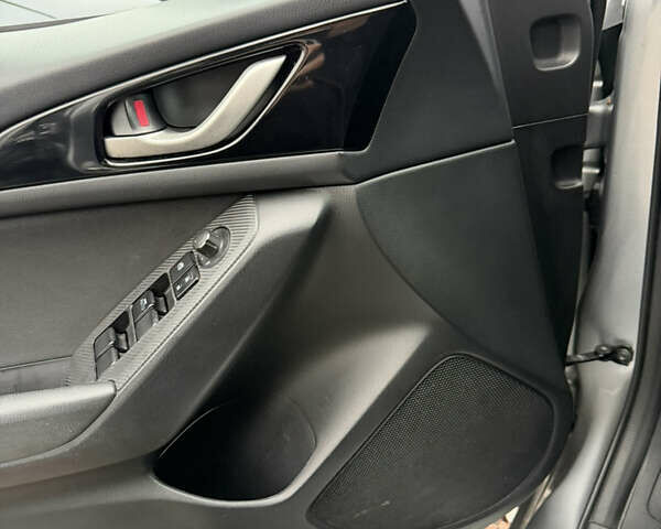 Серый Мазда 3, объемом двигателя 1.6 л и пробегом 126 тыс. км за 8900 $, фото 17 на Automoto.ua