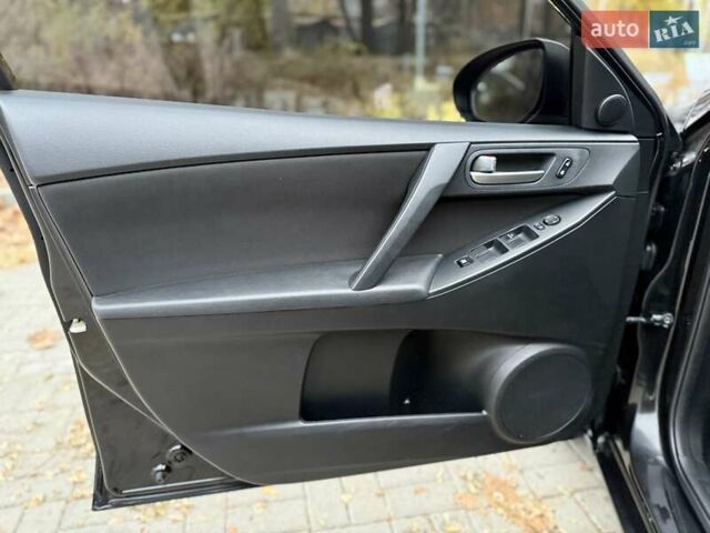 Серый Мазда 3, объемом двигателя 2 л и пробегом 158 тыс. км за 7999 $, фото 19 на Automoto.ua