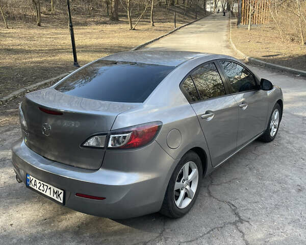 Серый Мазда 3, объемом двигателя 2 л и пробегом 170 тыс. км за 8700 $, фото 5 на Automoto.ua