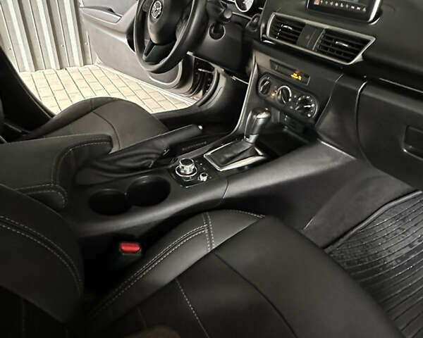 Серый Мазда 3, объемом двигателя 2 л и пробегом 240 тыс. км за 9900 $, фото 1 на Automoto.ua