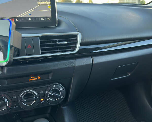 Серый Мазда 3, объемом двигателя 2 л и пробегом 210 тыс. км за 9999 $, фото 18 на Automoto.ua