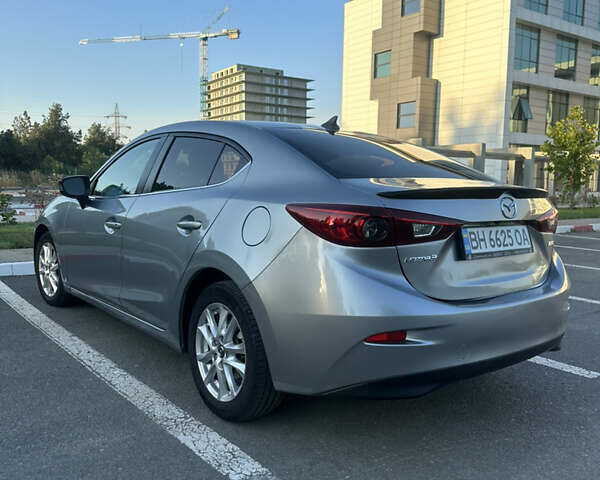 Серый Мазда 3, объемом двигателя 2 л и пробегом 210 тыс. км за 9999 $, фото 1 на Automoto.ua
