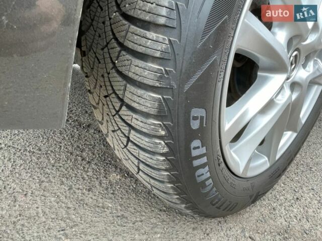 Сірий Мазда 3, об'ємом двигуна 2 л та пробігом 95 тис. км за 10500 $, фото 30 на Automoto.ua