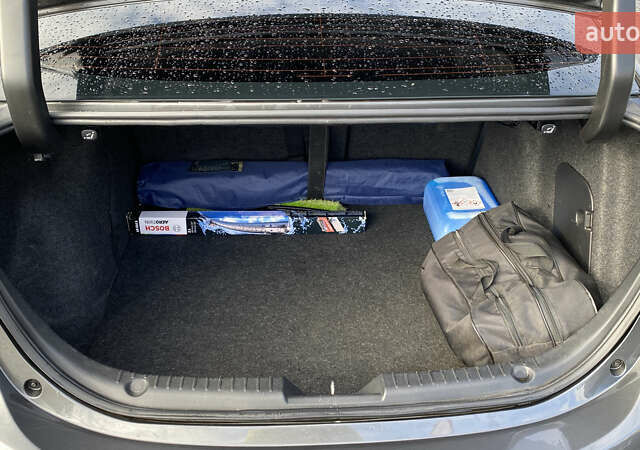 Сірий Мазда 3, об'ємом двигуна 2 л та пробігом 127 тис. км за 12500 $, фото 10 на Automoto.ua