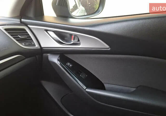 Серый Мазда 3, объемом двигателя 2 л и пробегом 141 тыс. км за 10700 $, фото 14 на Automoto.ua