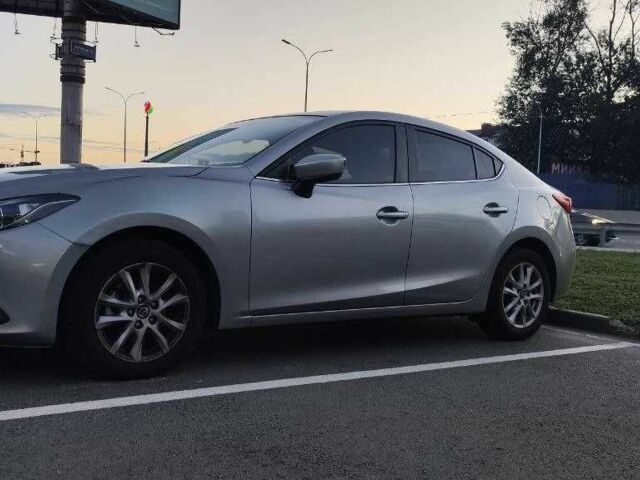 Серый Мазда 3, объемом двигателя 2 л и пробегом 180 тыс. км за 11000 $, фото 3 на Automoto.ua