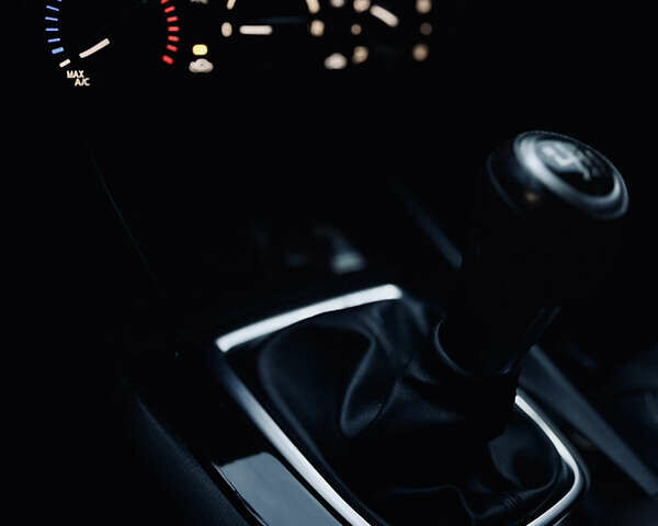 Серый Мазда 3, объемом двигателя 2 л и пробегом 171 тыс. км за 10800 $, фото 3 на Automoto.ua